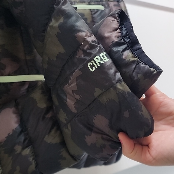 Cirq down winter puffer coat in camoflauge print size XL - Picture 5 of 9